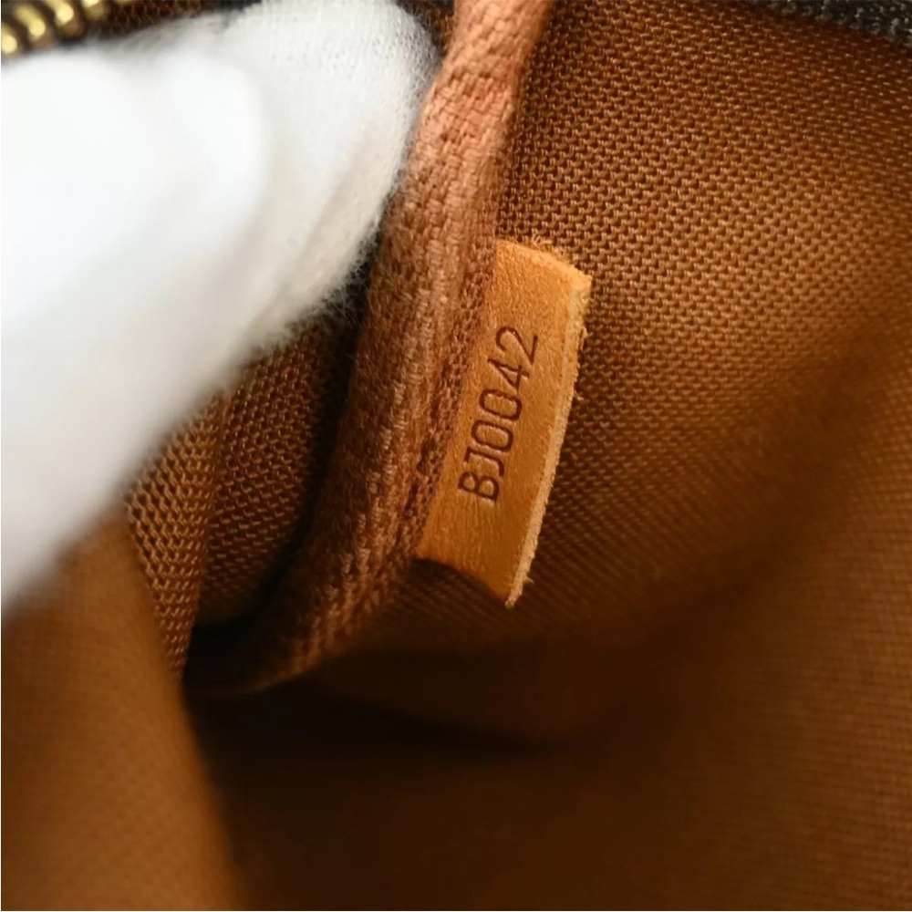 Louis Vuitton Brown Monogram Shoulder Bag with Gold Hardware - Picture 5 of 5